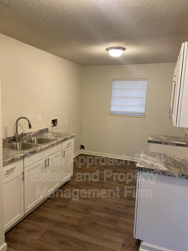 Building Photo - 1121 4th Ct W