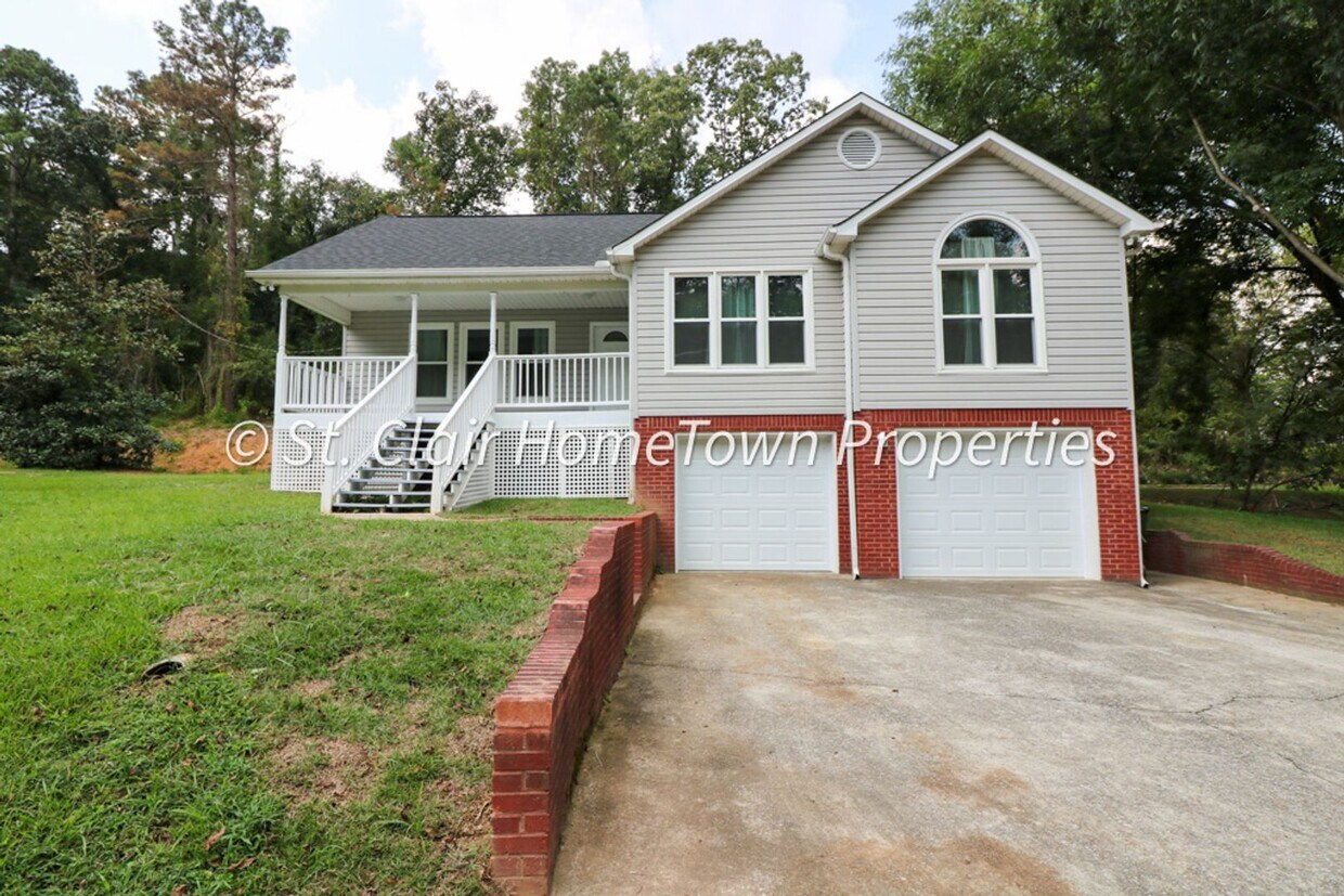 Primary Photo - Spacious house close to town