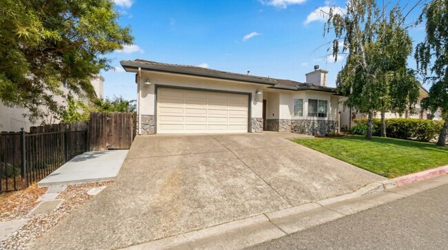 Foto del edificio - Expansive Valley Views & Private Living in Castro Valley - 4BD/3BA Exec Home