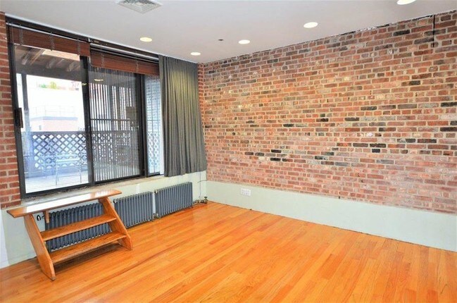 Building Photo - 118 Spring Street