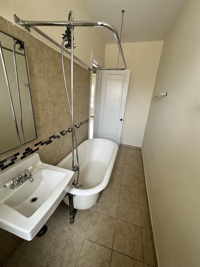 Foto del edificio - 0 bedroom in Chicago IL 60647