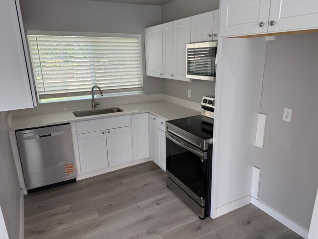 Foto del edificio - Newly renovated 4 bedroom home!