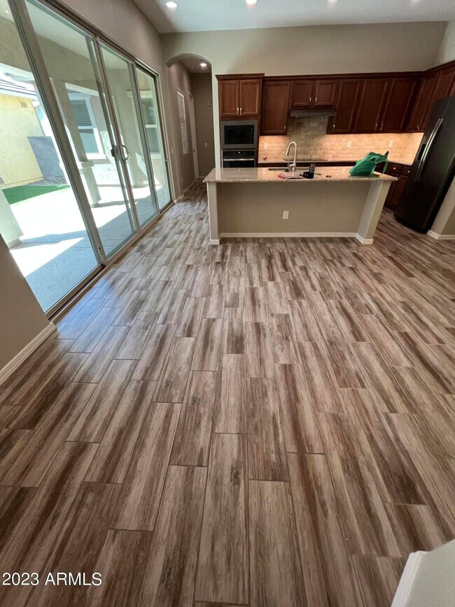 Foto del edificio - 4225 E Ronald St