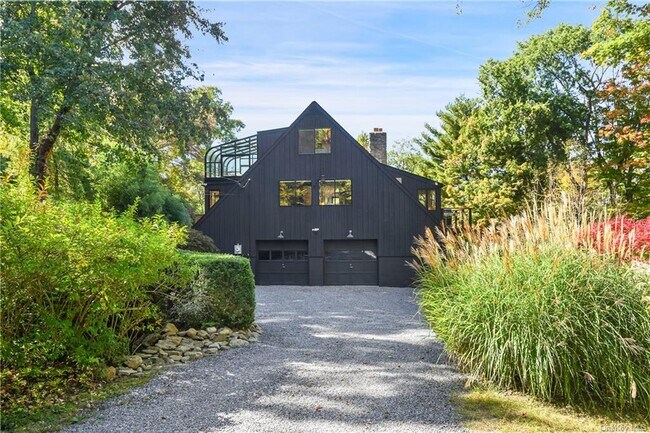 Building Photo - 10 Hilltop Dr