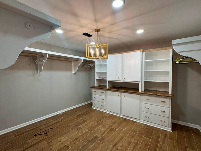Building Photo - 1498 Garland Dr