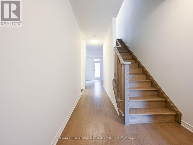 Building Photo - 4045 Saida St