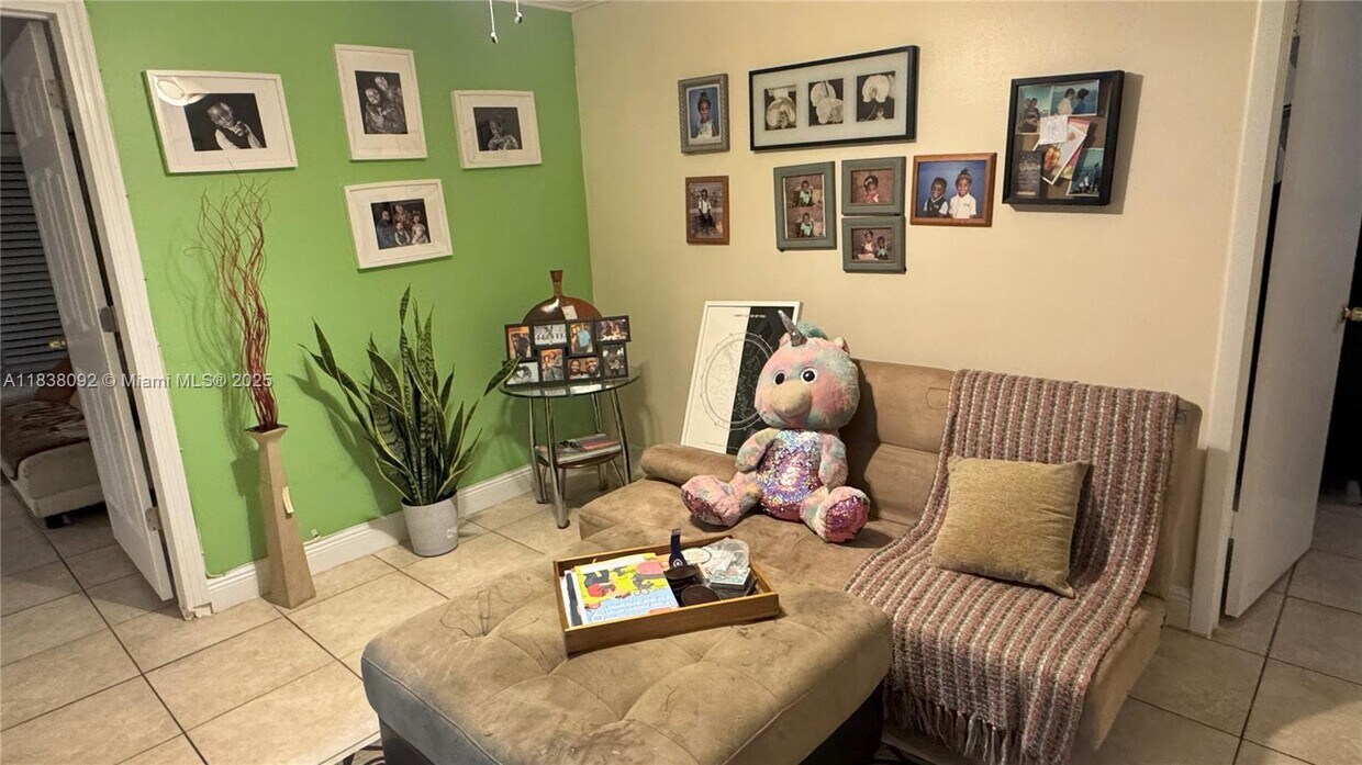 Foto principal - 6990 NW 23rd St