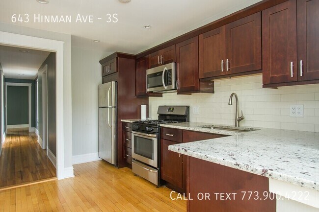 Foto del edificio - Spacious Updated Vintage 3 Bedroom Apartme...
