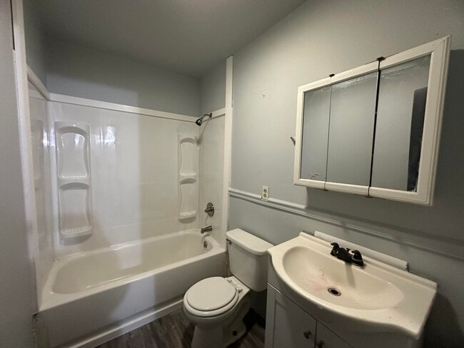 Foto del edificio - 802 Knollcrest-