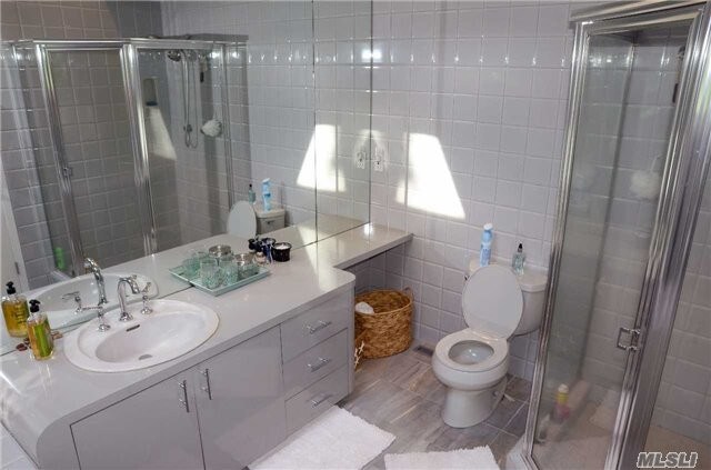 Foto del edificio - 60 Whites Ln