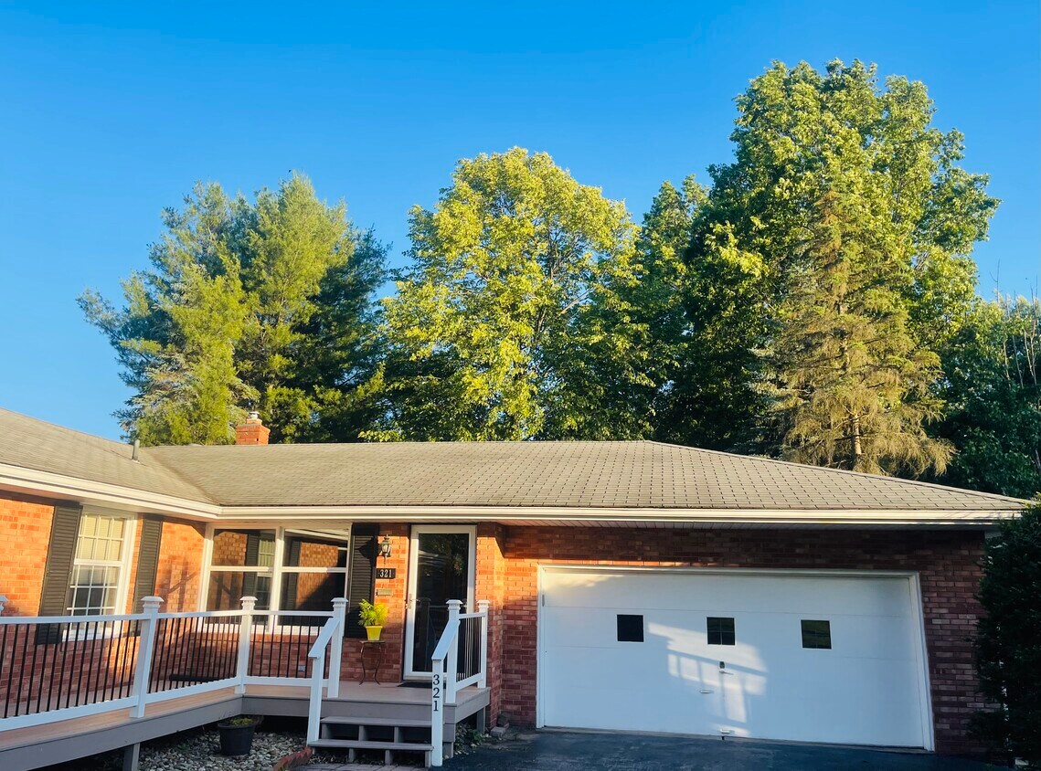 321 Meadowbrook Ave, Youngstown, OH 44512 House Rental in Youngstown, OH