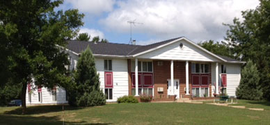 Primary Photo - Colonial Apartments