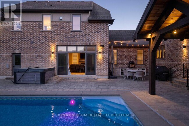 Building Photo - 50 Sandalwood Cres