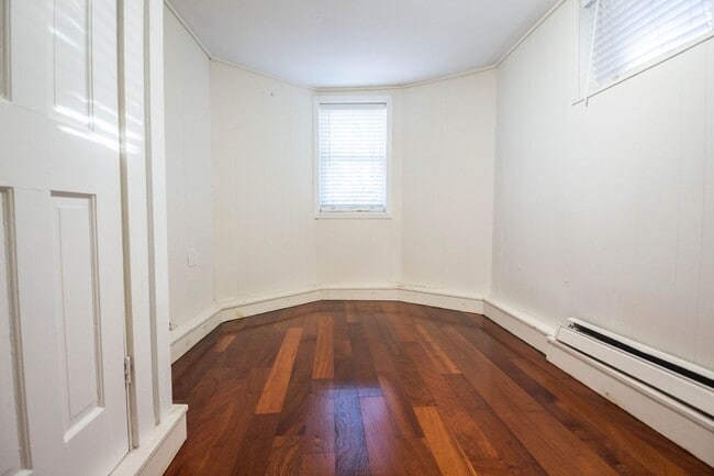 Building Photo - 5 bed/2 bath in Allston