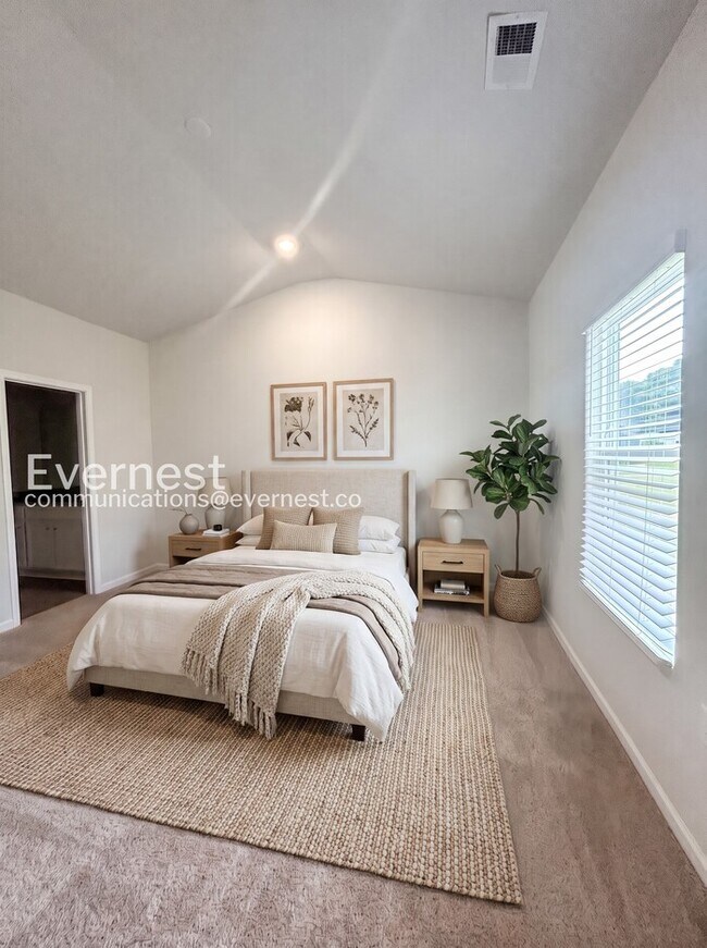 Foto del edificio - 3-Bedroom Home with Attached Garage / Pet-Friendly / Vouchers Accepted / Coming Soon!
