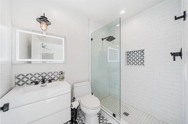 Foto del edificio - 242 Thorne St