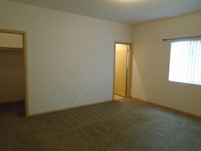 Foto del edificio - 9781-9783 Mill Creek Rd SE