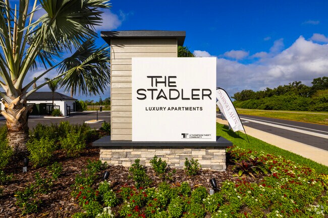 Entrada - The Stadler Luxury Apartments