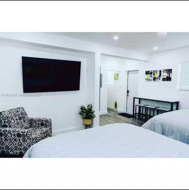 Foto del edificio - 1352 NW 52nd St