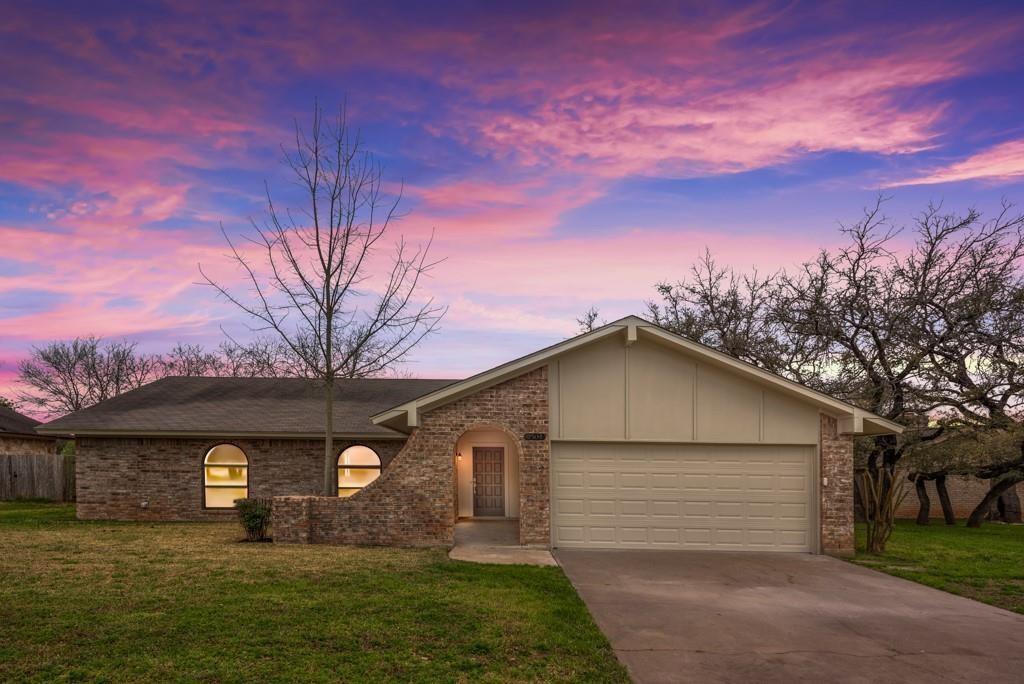 Foto principal - 2503 Versailles Dr