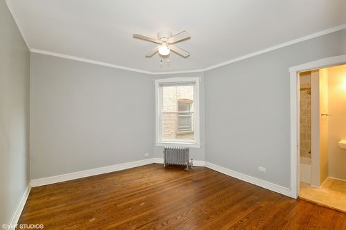 Building Photo - 1430 W Thorndale Ave