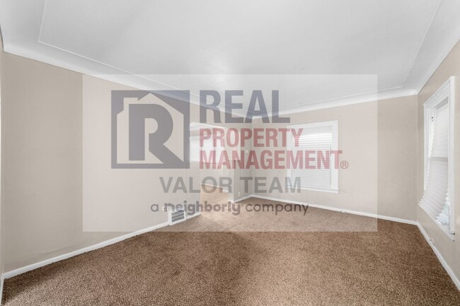 Building Photo - House Comfortable