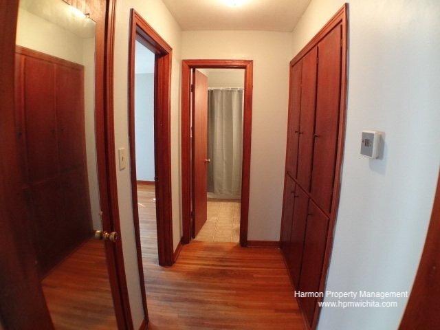 Foto del edificio - 1 Bed 1 Bath Duplex Unit Near Oliver & Cen...