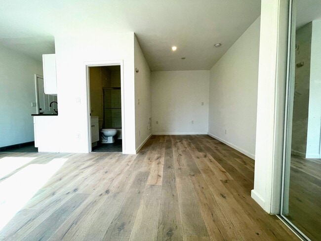 Foto del edificio - 5700 Vanalden Ave