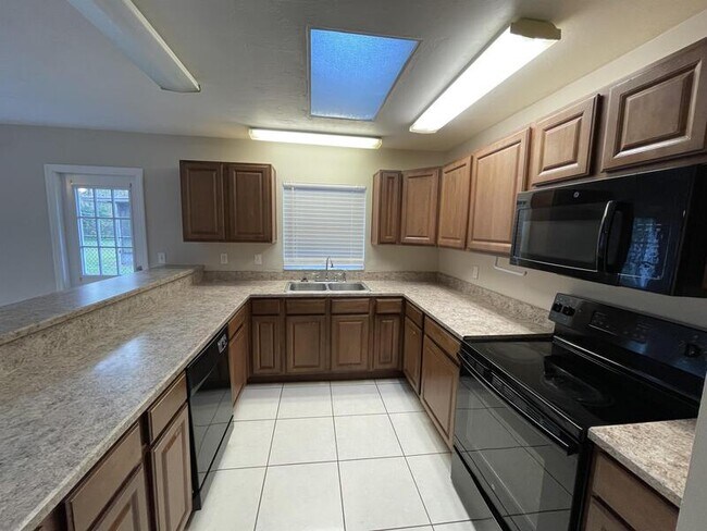 Building Photo - 5 Braddock Ln