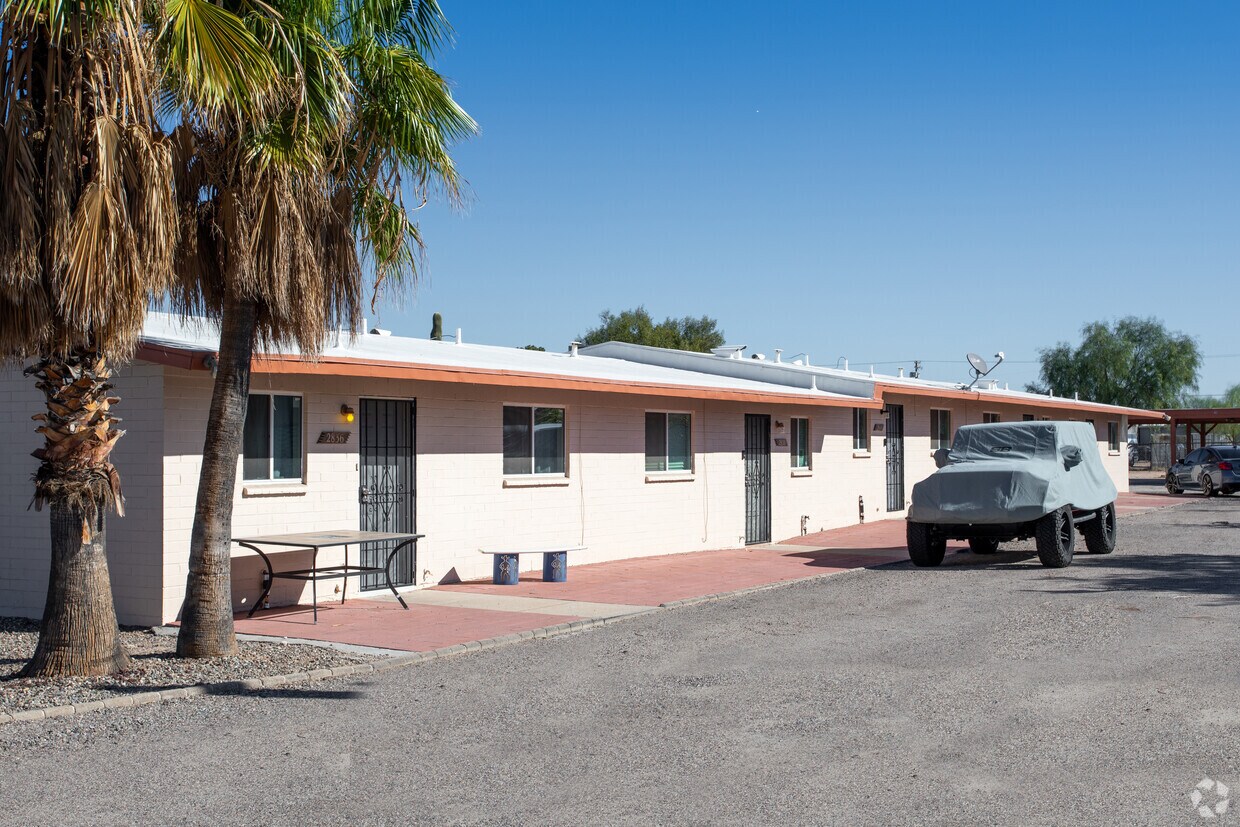 Primary Photo - 2836-2844 N Los Altos Ave