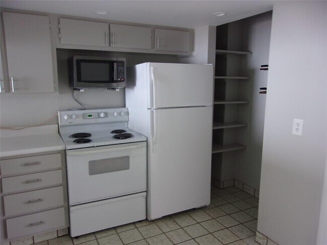 Building Photo - 7310 Seawall Blvd
