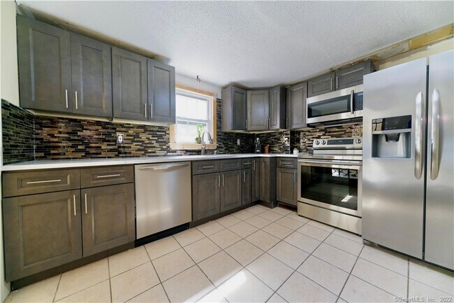 Foto del edificio - 32 Maple Hill Ave