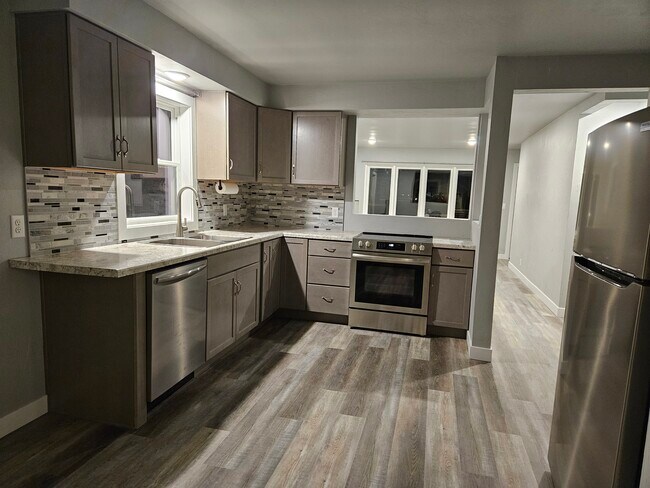 Foto del edificio - 1702 Gross Ave
