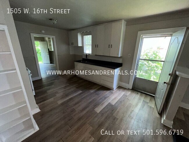 Foto del edificio - 1505 W. 16th Street | $895 | 3 beds