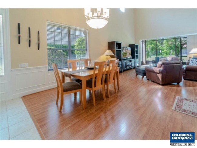 Foto del edificio - Townhome in Guard Gated Community