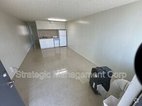 Building Photo - 1301 Lusitana St