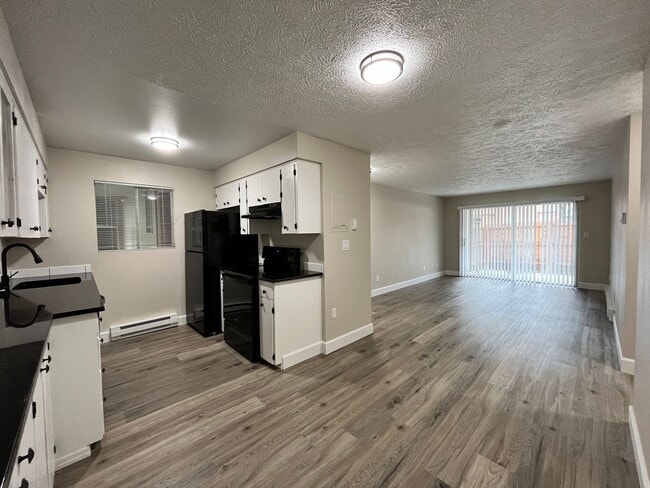 Foto del edificio - Contemporary 2 Bedroom / 1 Bath in Charmin...