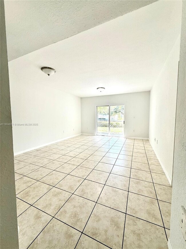 Foto del edificio - 8851 NW 112th Ave