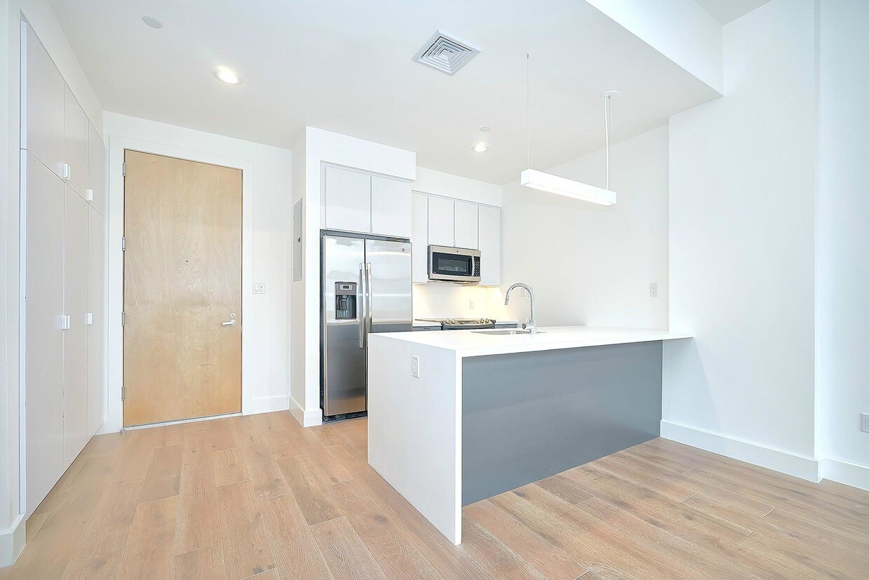Primary Photo - 271 W 125th St