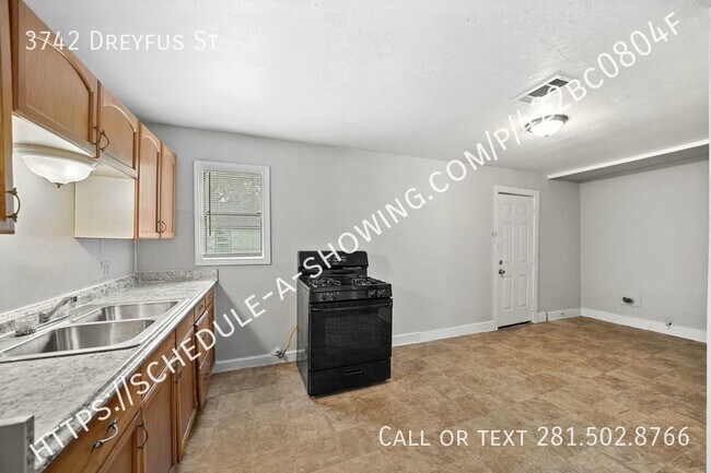 Building Photo - 3742 Dreyfus St