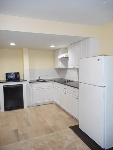 Kitchen - 5904 River Rd