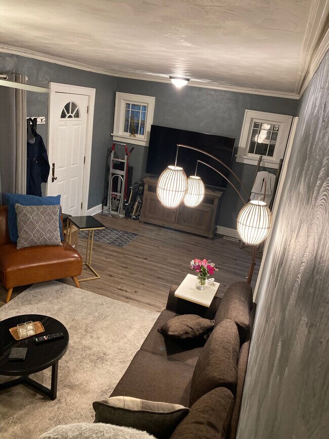 Foto del edificio - 5004 Euclid Ave