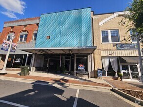 Building Photo - 104 E Main St