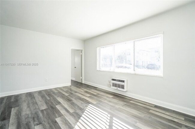 Foto del edificio - 7911 Abbott Ave