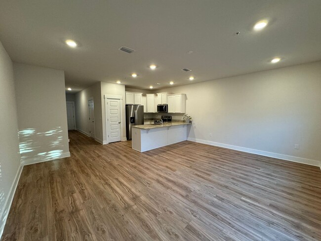 Building Photo - Amazing Townhome