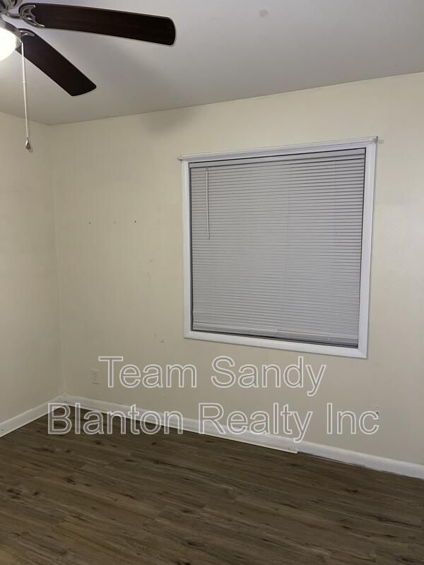 Foto del edificio - 6558 College Dr