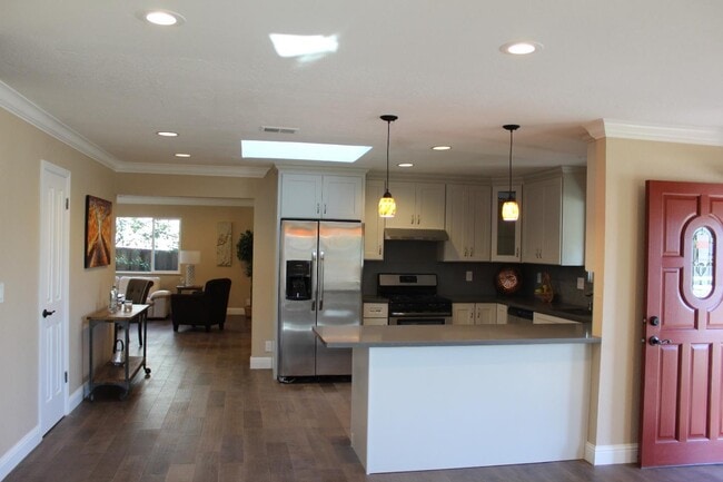 Building Photo - 1376 Bouret Dr