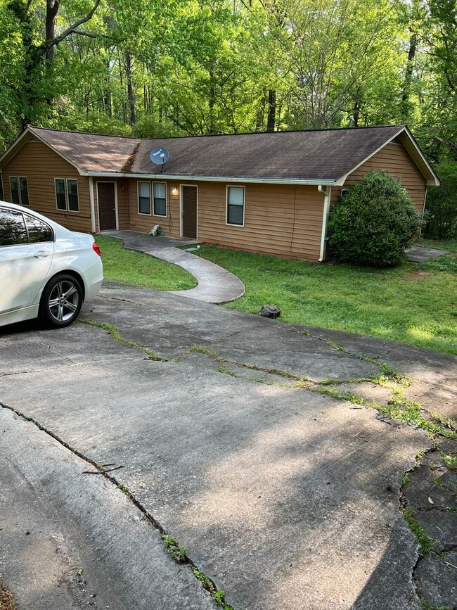 Building Photo - East Athens Duplex For Rent!