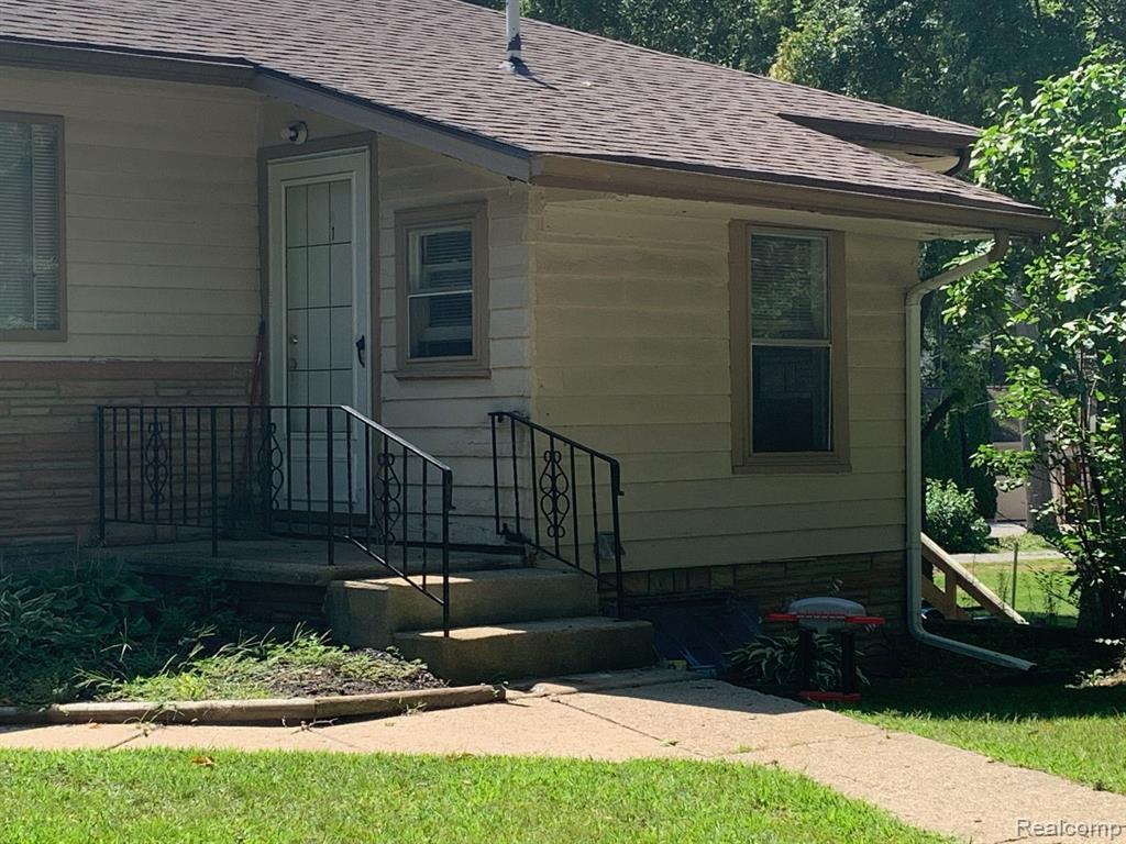 Primary Photo - 832 Farnsworth Rd