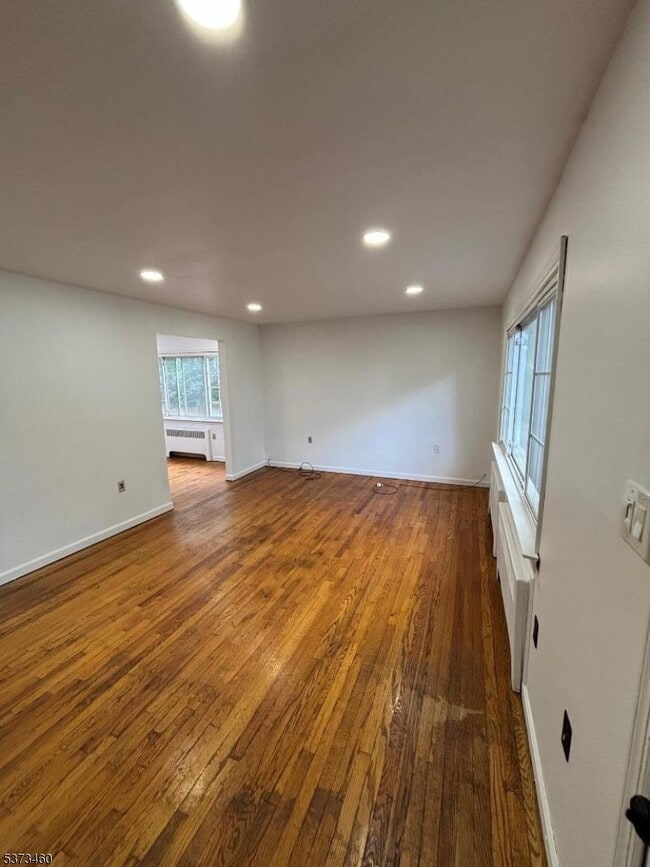 Building Photo - 80 Cedarhurst Ave